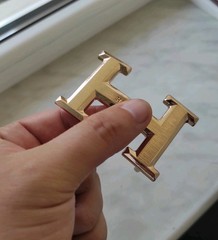 Belt Buckle Style. Gold Tone .
