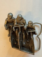 1979 BERGAMOT BRASS WORKS « 3 Men Cycling » T-85 Bicycling Belt Buckle