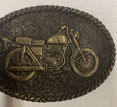 Used Unbranded Brass Tone Motorcycle Belt Buckle 6 OZ 3 5/8 Inches Long U6
