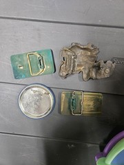 3 Bult Buckle One Button Pin