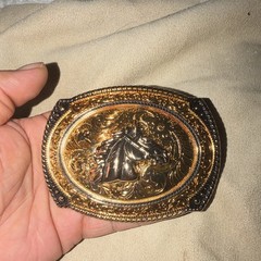 Men&rsquo;s Western Oval Belt Buckle Gold Tone Horse Head Floral Engraved 1.5&Prime;