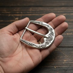 Pin Buckle Belt Buckle with Ornament – Classic Metal Design