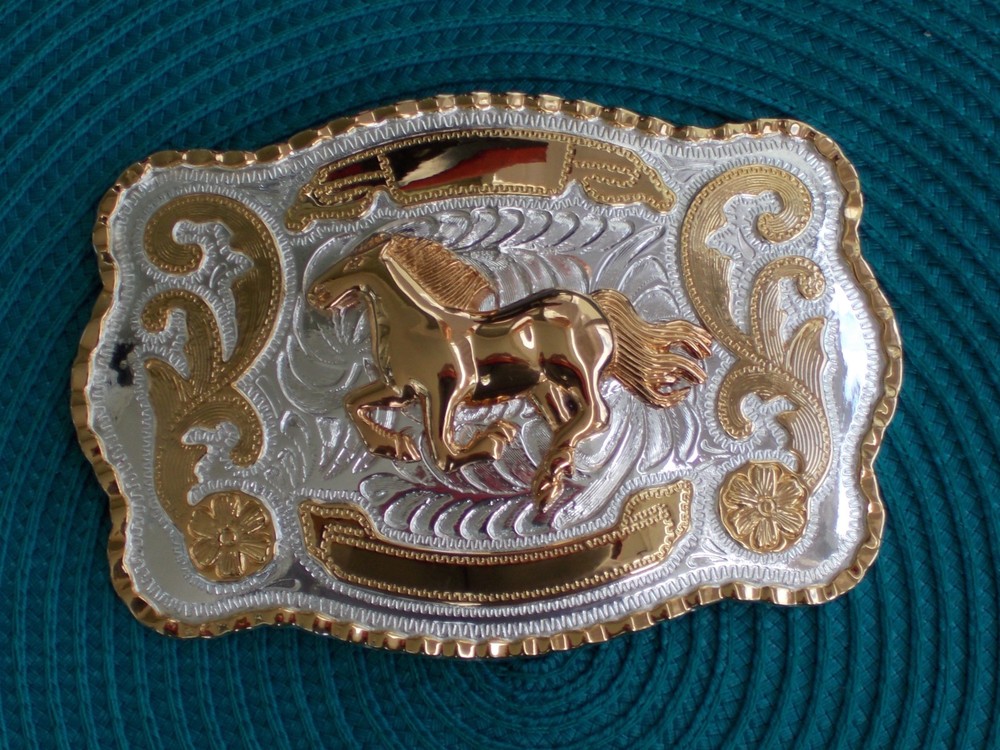 1- Western Running Horse Buckle Gold-Silver Color 5-1/2×3-3/4 in.