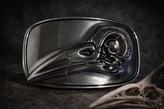 Raven Skull Belt Buckle · Minimalist Silver-Tone Zamak · Modern Gothic