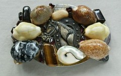 HORSE SHOE BELT BUCKLE UNIQUELY CUSTOMIZED W INTERESTING COLORED SHELLS & STONES