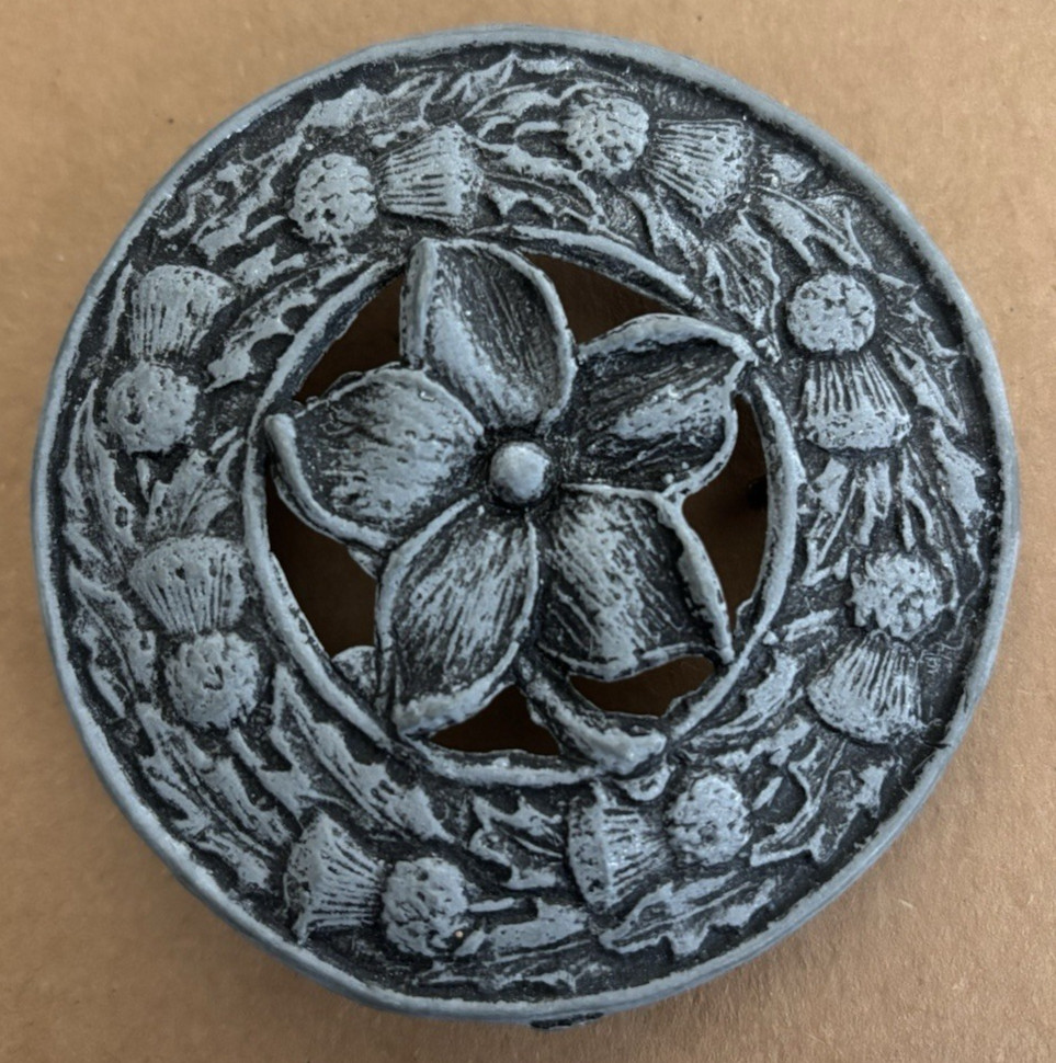 Scottish Design Belt Buckle Thistle Around Flower Center Blue/Gray Color 3&Prime;