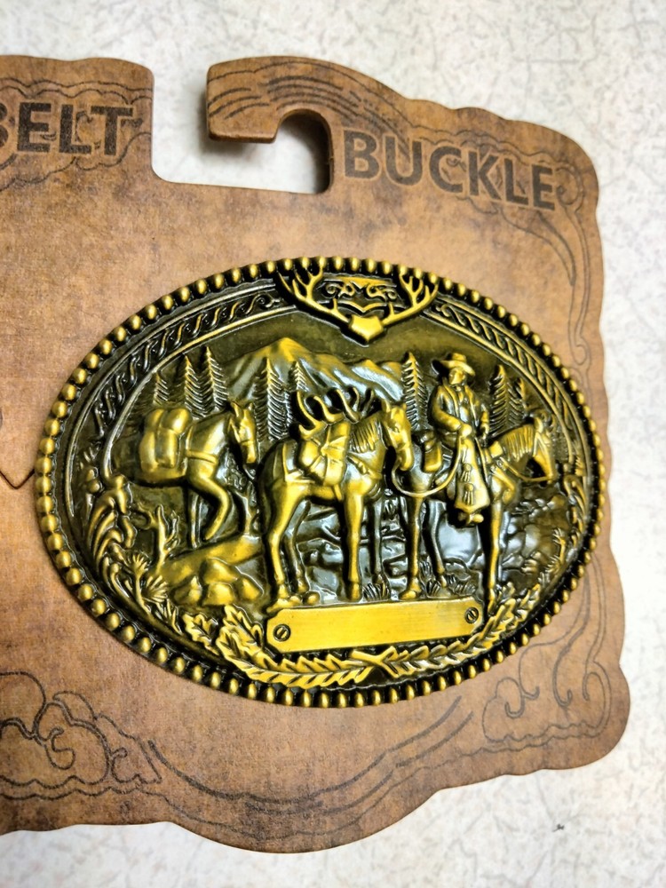 Detailed deer hunting, hunter on horse back metal belt Buckle, New!
