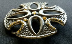 IRON CROSS LIKE DESIGN SYMMETRIC CUTOUT OVAL BRASS TONED BELT BUCKLE