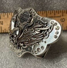 Harley-Davidson women&rsquo;s skull / wings belt buckle.#97772-09VW. Silver and Black