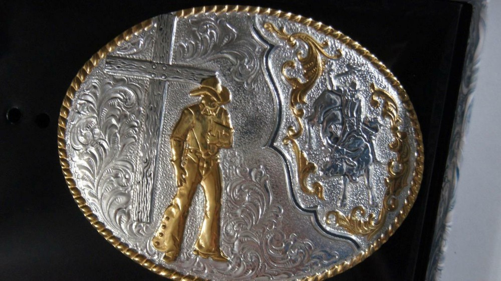 Crumrine Western Oval Roped Edge Buckle with Bull Rider & Cross C15106