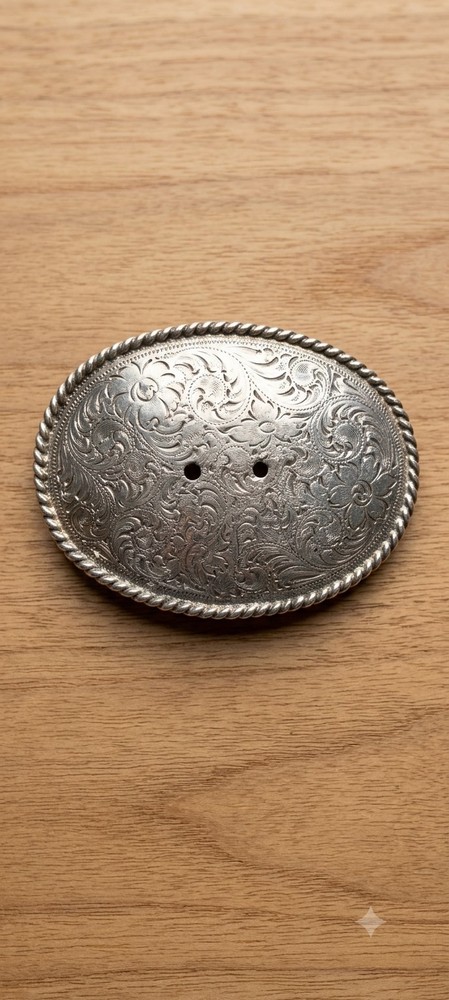 Vintage 1995 Oval Engraved Silver-Tone Belt Buckle – Blank Canvas
