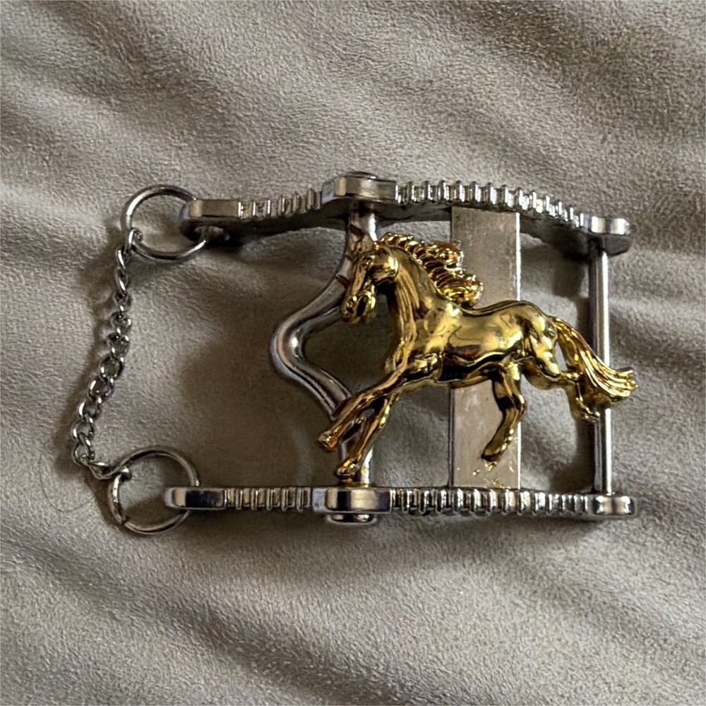 Men&rsquo;s Western Belt Buckle Silver/Gold Tone Horse Design Accent with Chain 1.5&Prime;