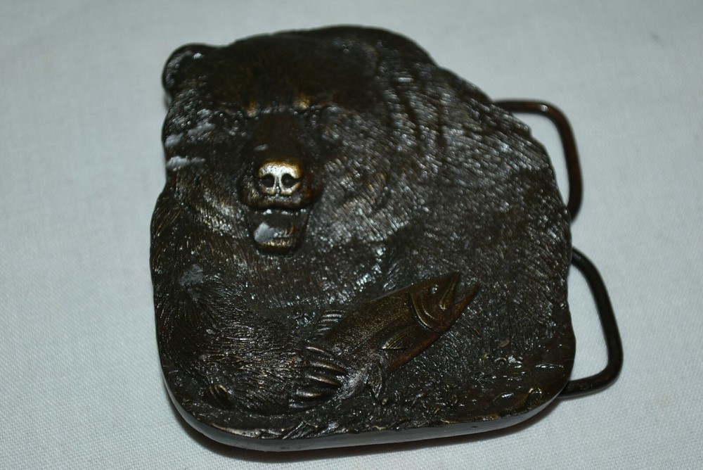 SOLID Brass 1978 Bergamot Bear in stream with fish BELT BUCKLE USA EUC