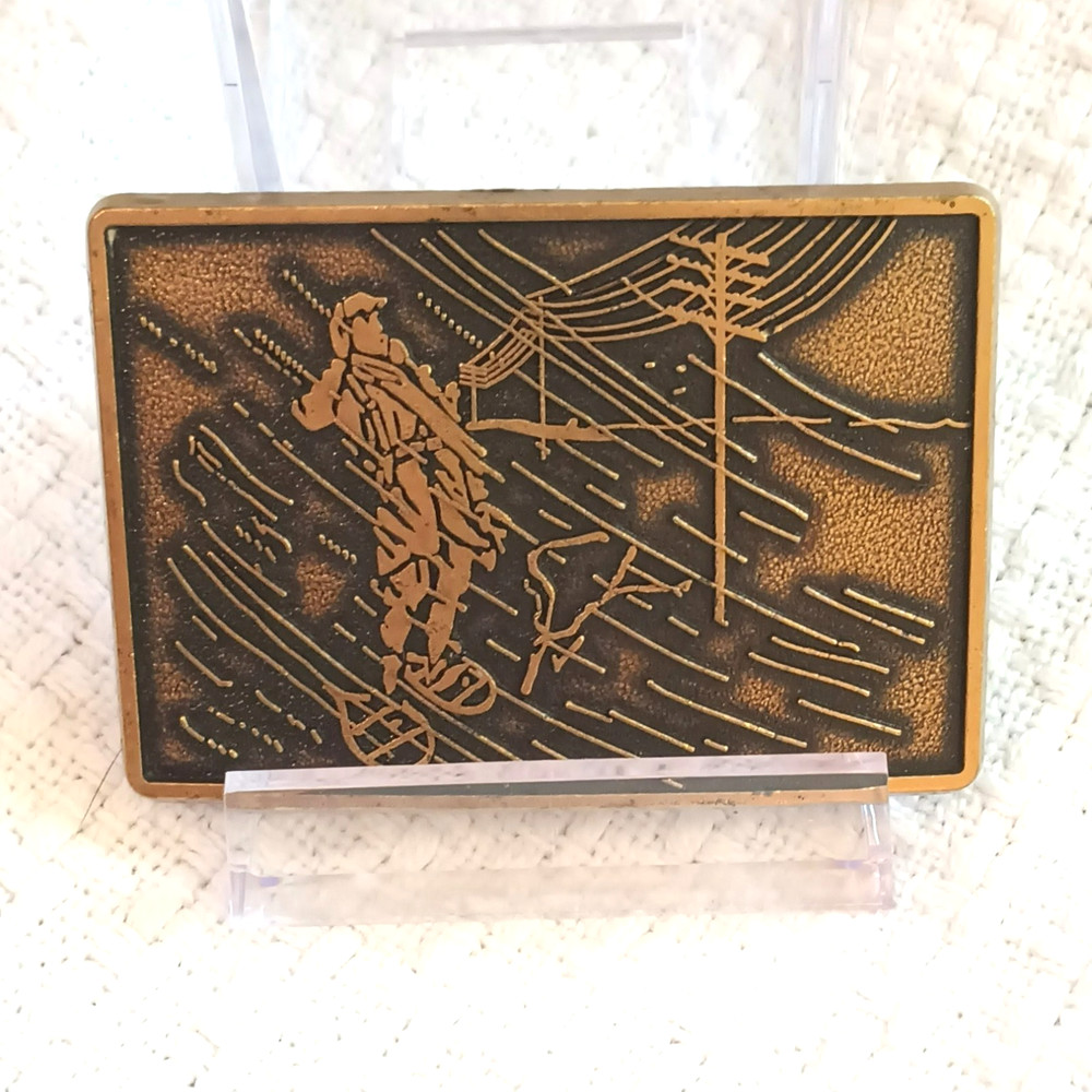 Vintage Lineman Men&rsquo;s Belt Buckle 3&Prime;x2&Prime; In Snow Storm Electric Power Made in USA