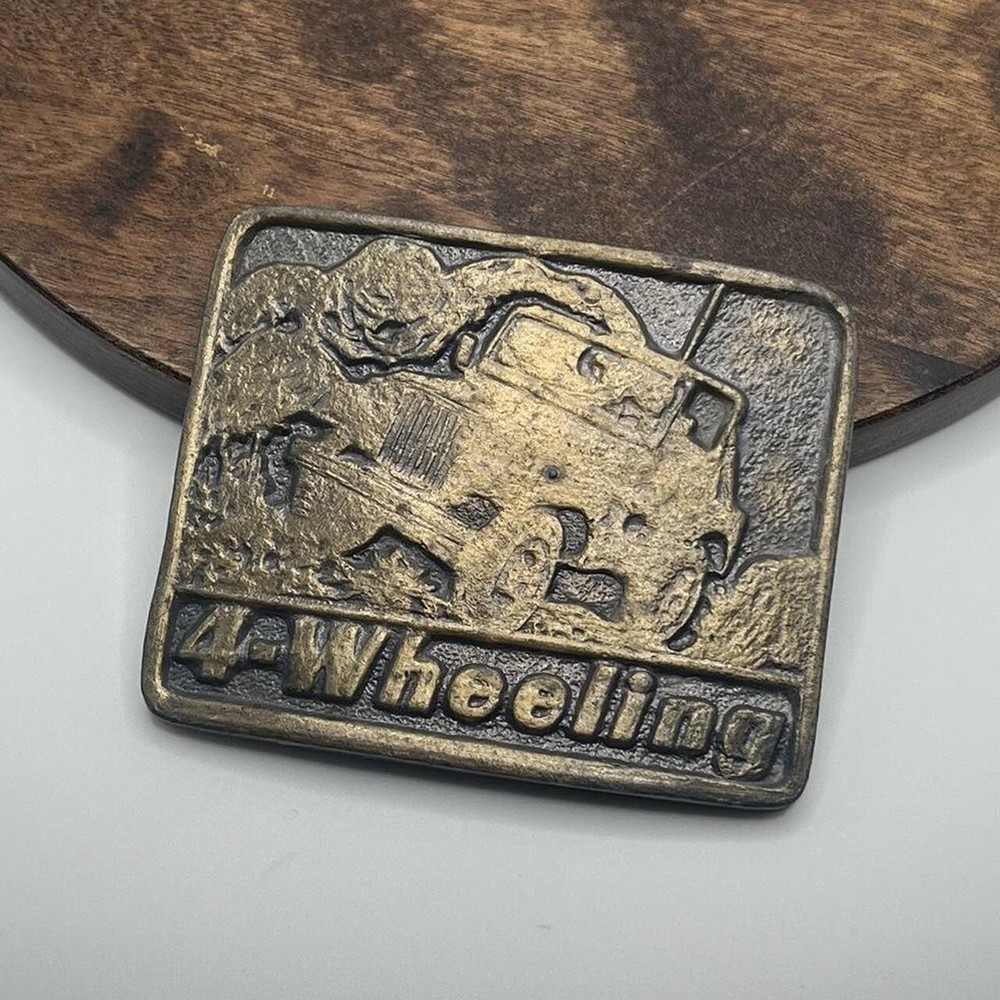 Jeep Car 4-Wheeling off road mud belt buckle Vintage Retro Collectible