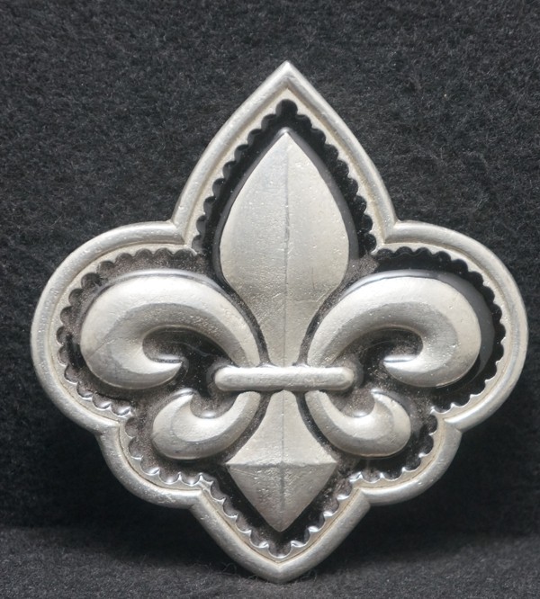 XC29148 VINTAGE 2004 **FLEUR-DE-LIS** LILY FLOWER OF FRENCH ROYALTY BELT BUCKLE