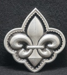 XC29148 VINTAGE 2004 **FLEUR-DE-LIS** LILY FLOWER OF FRENCH ROYALTY BELT BUCKLE