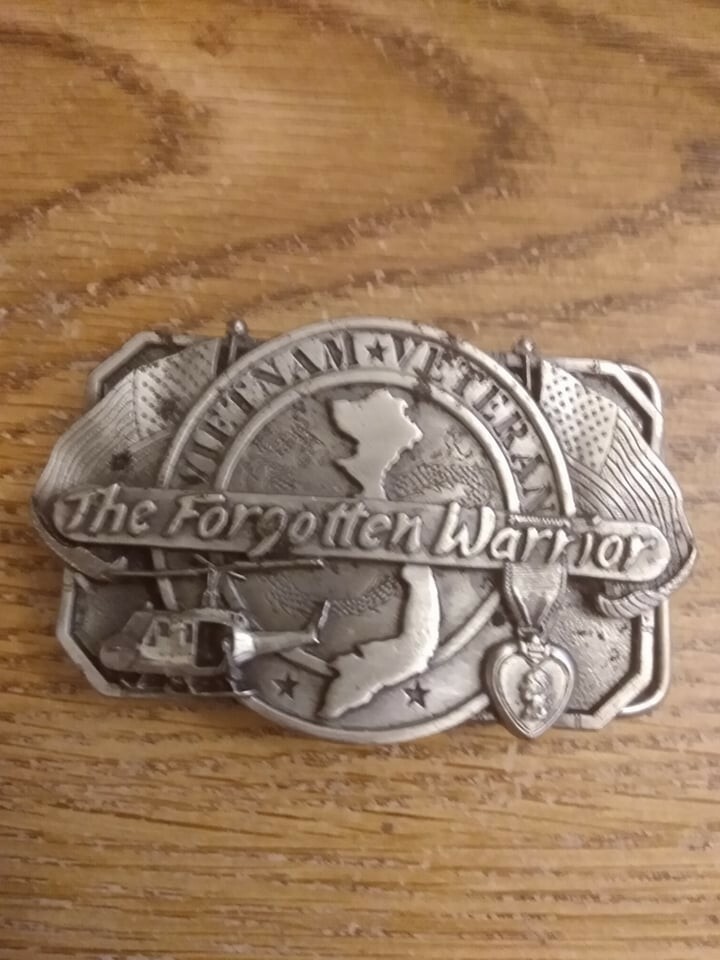 THE FORGOTTEN WARRIOR VETNAM VETERAN BRASS BELT BUCKLE MADE IN USA 1985