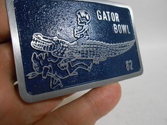 1982 Gator Bowl Belt Buckle WVU Football Player on Gator Unworn–Free Ship