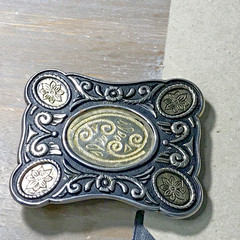 FLORAL CIRCLE ROPE DECORATIVE PATTERNED BLACK & SILVER COLOR WESTERN BELT BUCKLE