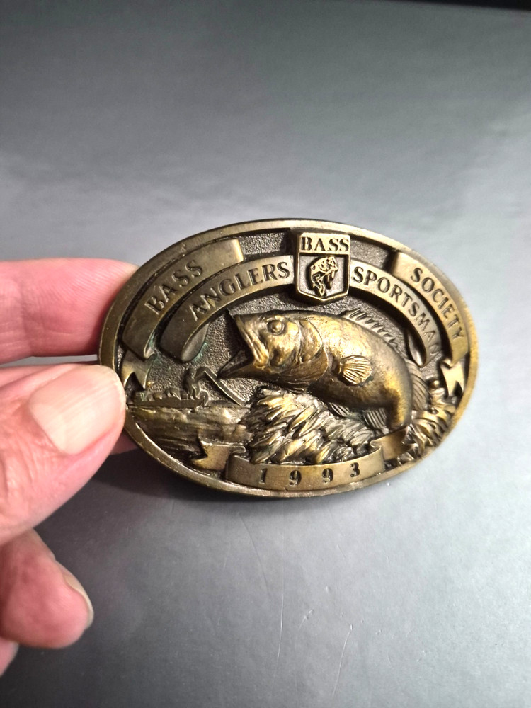 1993 Bass Anglers Sportsman Society Fishing Fisherman Round Brass Belt Buckle 3&Prime;