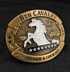 🌟US Army 8th Cavalry Regiment, Honor & Courage Crest Insignia Brass Belt Buckle