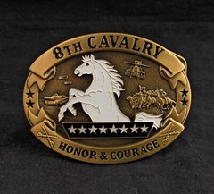 🌟US Army 8th Cavalry Regiment, Honor & Courage Crest Insignia Brass Belt Buckle
