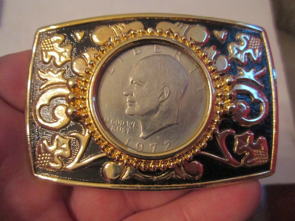1972 SILVER DOLLAR BELT BUCKLE – GOLD TONE ACCENT – GW-15