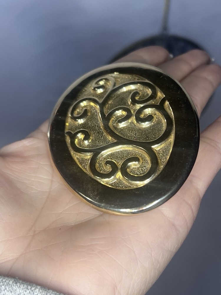 90s Vintage Motion East Gold Tone Sweater Clip / Scarf Clip – Decorative Scroll