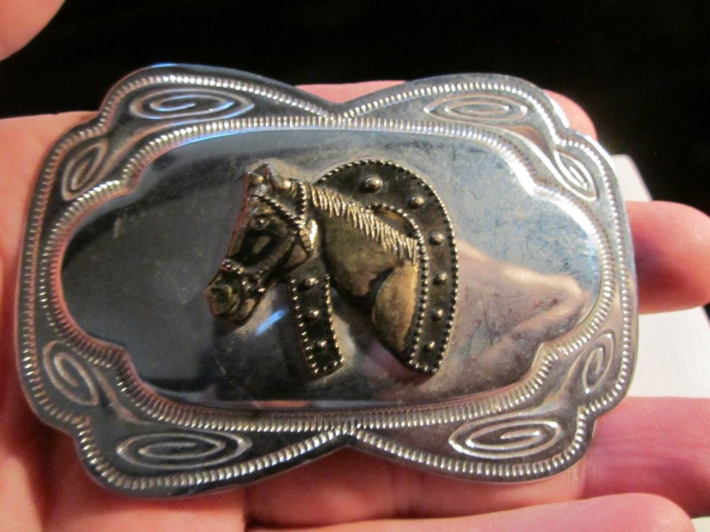 VINTAGE HORSE WITH HORSE SHOE THEME BELT BUCKLE- GW-9