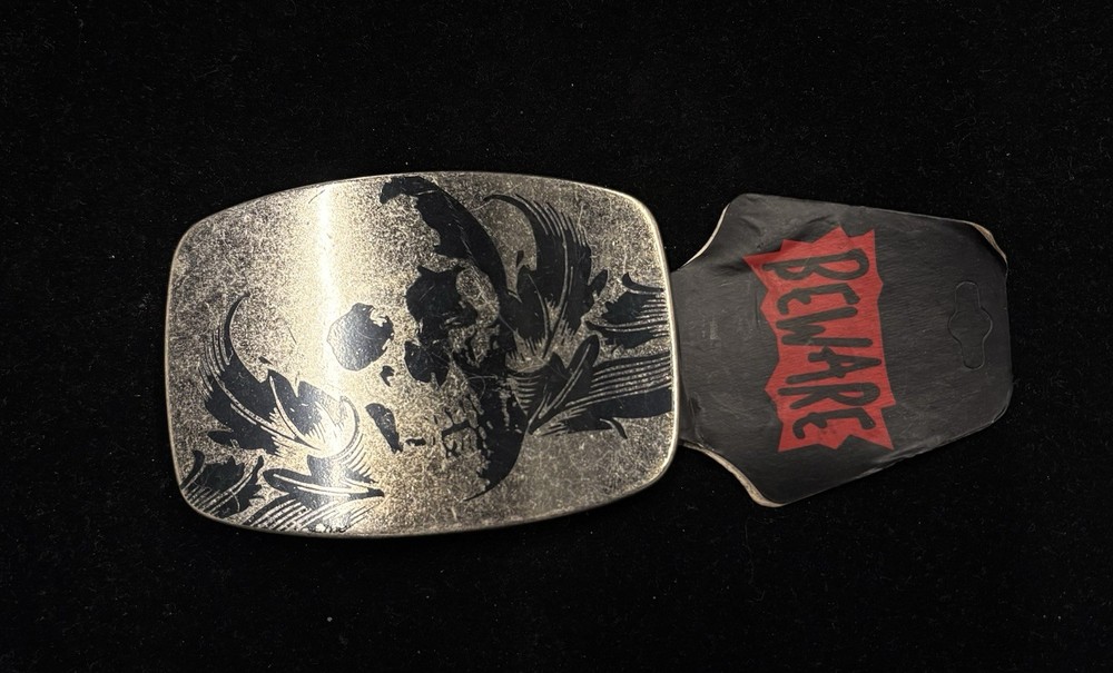 Vintage punk silver tone belt buckle dark etched skull design RARE