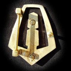 Chrysler VC « V8 » Valiant Pillar Badge Belt Buckle in solid brass or bronze