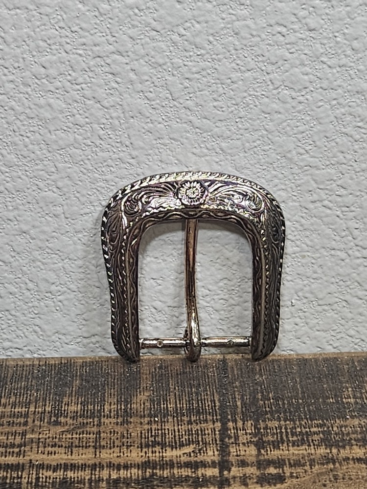 Silver Plated Western Belt Buckle With Flower Pattern & Rope Outline