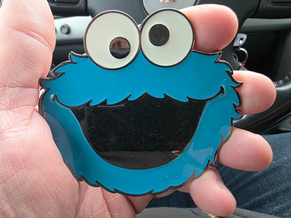 Vintage Blue Sesame Street Cookie Monster Buckle 2011 3&Prime;x3-1/2&Prime; Mirror Mouth