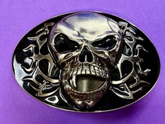 Creepy Flaming Vampire Skull with Fang Gothic Punk Pre Loved Belt Buckle