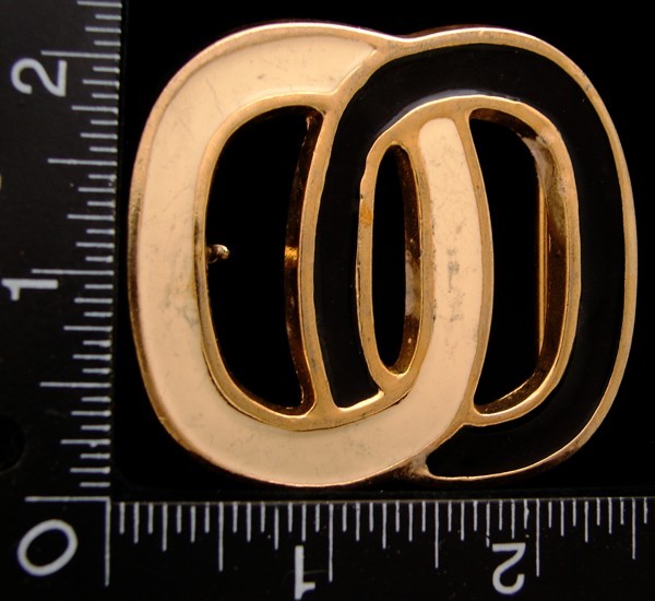 LI14106 *NOS* VINTAGE ***CUT-OUT INTERLOCKED ZEROS*** BLACK & WHITE BELT BUCKLE