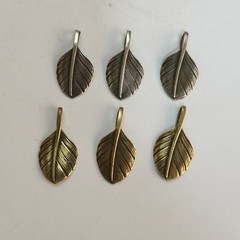 Small Silver Feather Jewelry Pendants,Bag Zipper Puller,Feather Zipper Pull lot