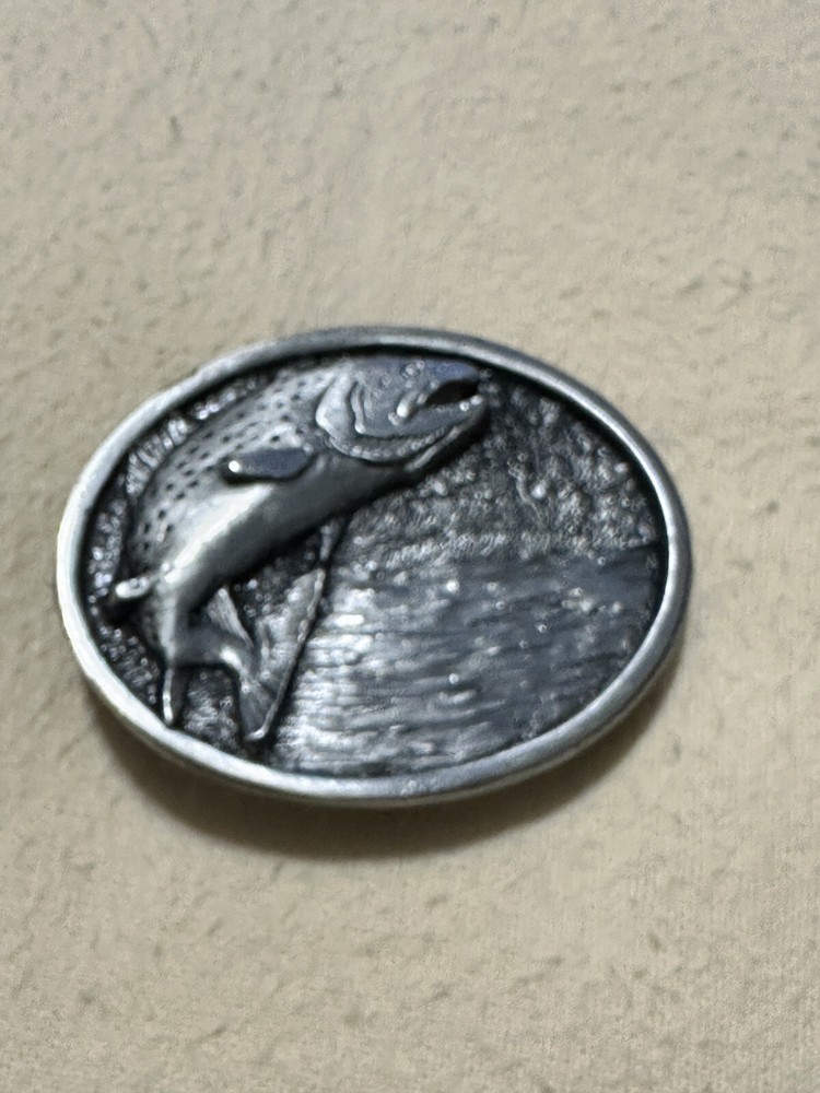 PEWTER BELT BUCKLE, « TROUT » 3-D DESIGN, SISKIYOU-BERGAMOT USA