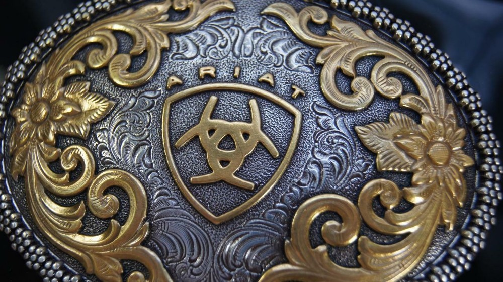 Ariat LOGO Western Oval Filigree Shield Berry Edge Belt Buckle A37005
