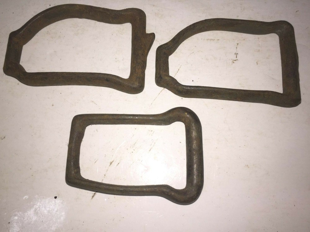 Lot of 3 Vintage 2-3/8&Prime; x 1-1/2&Prime; Rusty Belt Buckles Patina Crafts Welding Art