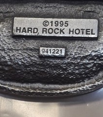 VTG 1995 Hard Rock Hotel Las Vegas « Save the Planet » Belt Buckle Multicolored