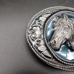 1991 Siskiyou Buckle Co A-5 Two Horses on Green Enameled Background