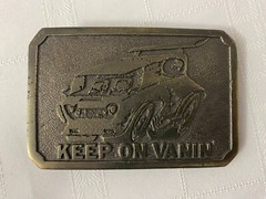 VINTAGE 1975 JAMES LIND KEEP ON VANIN&rsquo; BRASS BELT BUCKLE WYOMING STUDIO ART WORK