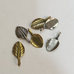 Small Silver Feather Jewelry Pendants,Bag Zipper Puller,Feather Zipper Pull lot