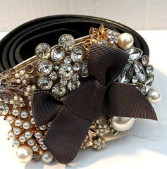 SIGNED DESIGNER CRYSTAL & FAUX PEARL BELT BUCKLE W/ BELT