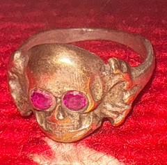 MEMONTO MORI – .925 Ring, Handmade, Eye Rubies! Size ~7.