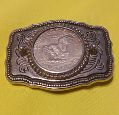 Men&rsquo;s Western Silver Tone Metal Belt Buckle 1.5&Prime; Scroll US $1 Eagle Coin