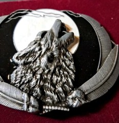Belt Buckle Wolf Howling At The Moon With Black And White Enamel Detail Feathers