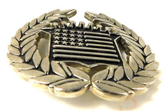 Famous Belt Buckle Stars & Stripes Flag Wreath USA Black Silver #8387 Ex. Cond.