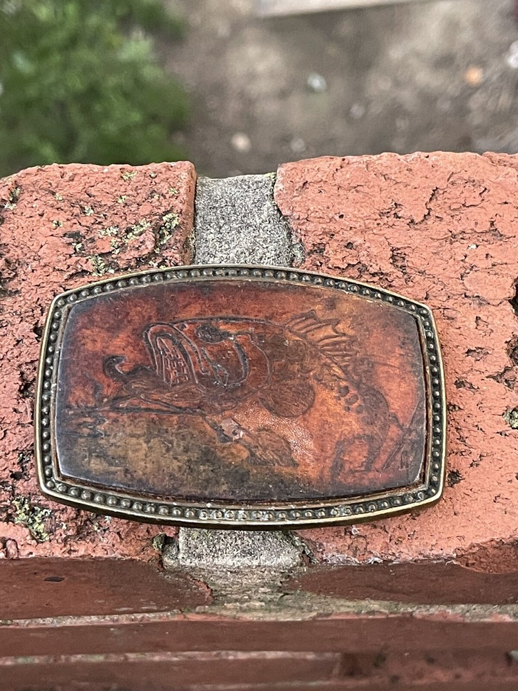 LEAPING BASS METAL & LEATHER BASS FISHING BELT BUCKLE VINTAGE 1970&rsquo;S